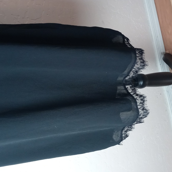 Fantaist Lace Hemmed Tunic - Picture 3 of 8